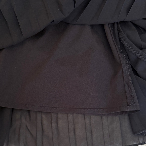 Frenchi Elegant Black Pleated Mini Skirt - Picture 5 of 7